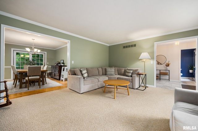 303 W ASPEN Way, Peoria, IL 61614
