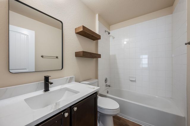 533 Luna Vista DR, Hutto, TX 78634