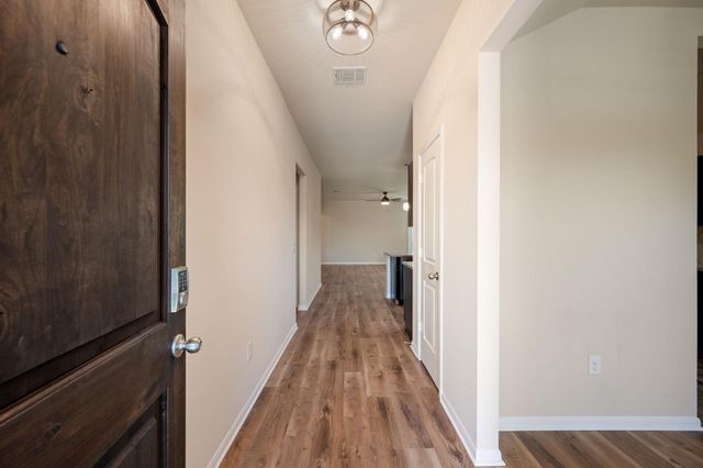 533 Luna Vista DR, Hutto, TX 78634
