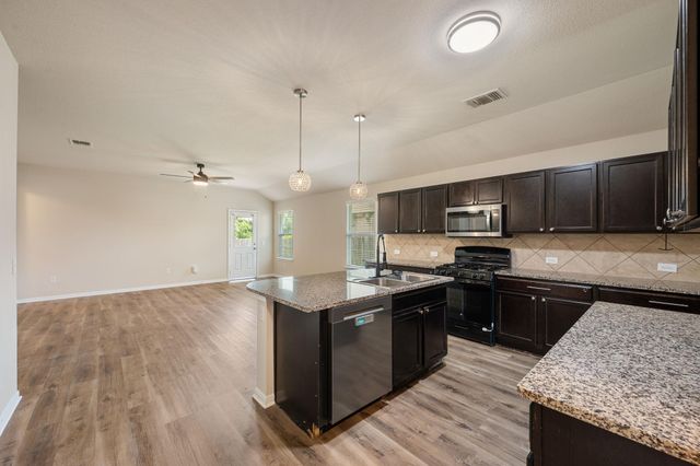 533 Luna Vista DR, Hutto, TX 78634