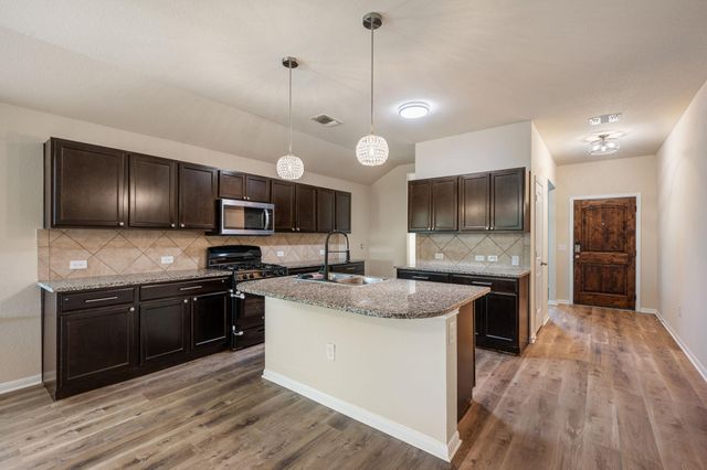 533 Luna Vista DR, Hutto, TX 78634