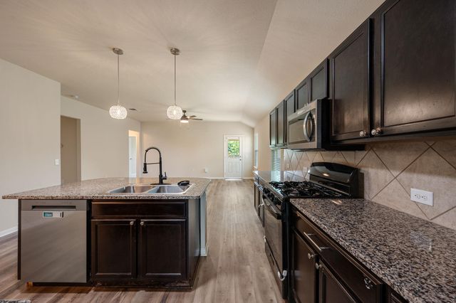 533 Luna Vista DR, Hutto, TX 78634
