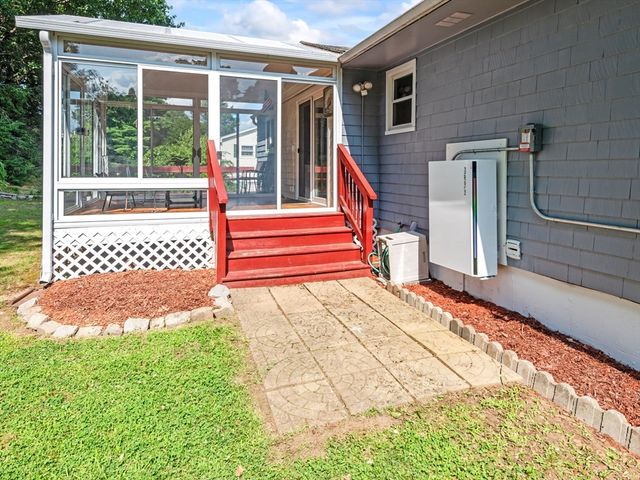 39 Barbara Ave, Auburn, MA 01501