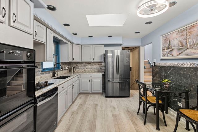 13064 S 71ST Avenue, Palos Heights, IL 60463