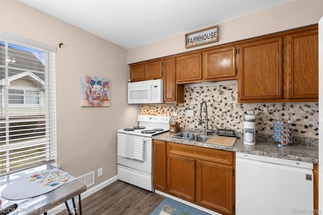 31873 Tall Pines Court, Roseville, MI 48066