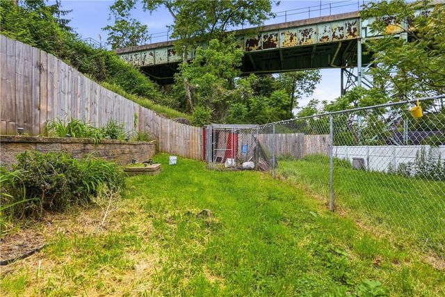 3818 Acorn St, Greenfield, PA 15207