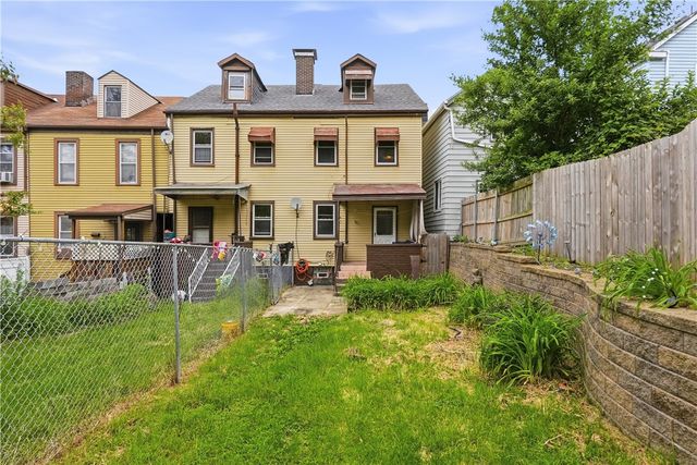 3818 Acorn St, Greenfield, PA 15207