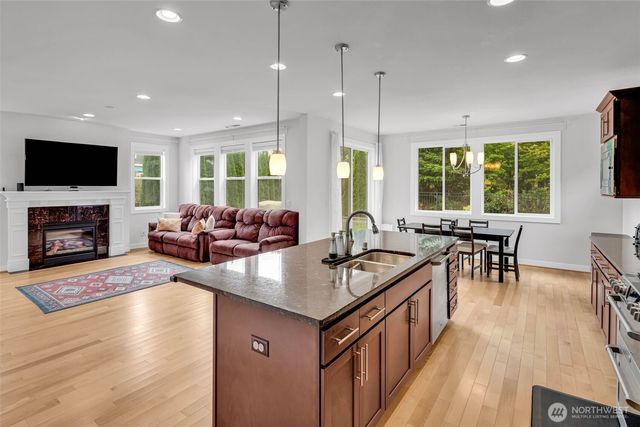 1705 NE Falls Dr, Issaquah, WA 98029