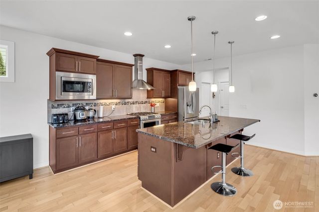 1705 NE Falls Dr, Issaquah, WA 98029