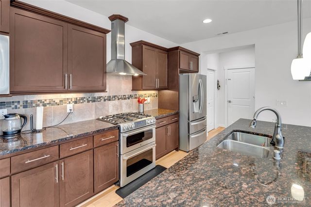 1705 NE Falls Dr, Issaquah, WA 98029