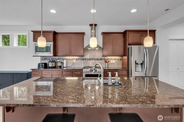 1705 NE Falls Dr, Issaquah, WA 98029