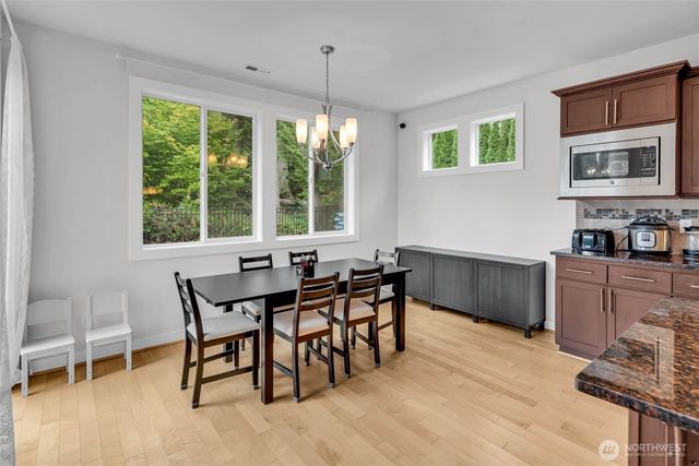 1705 NE Falls Dr, Issaquah, WA 98029