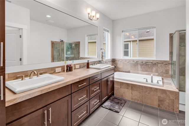 1705 NE Falls Dr, Issaquah, WA 98029