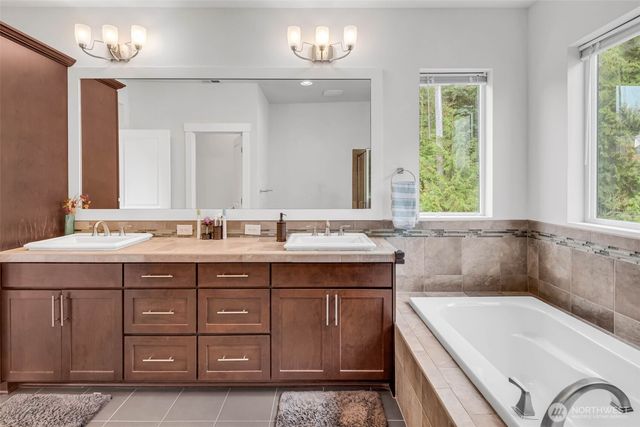 1705 NE Falls Dr, Issaquah, WA 98029