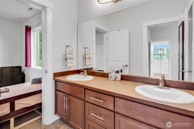 1705 NE Falls Dr, Issaquah, WA 98029