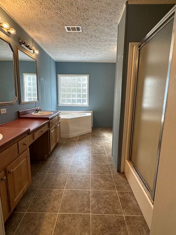 404 River Ridge Circle, Jesup, GA 31545