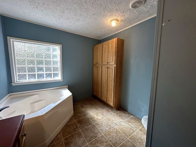 404 River Ridge Circle, Jesup, GA 31545