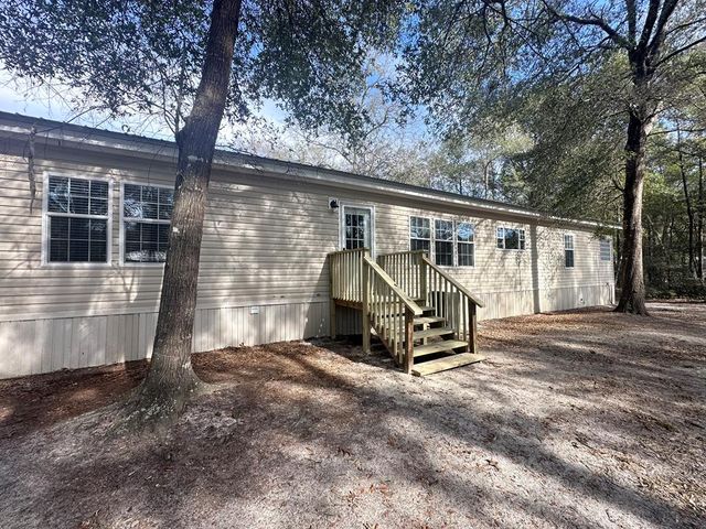404 River Ridge Circle, Jesup, GA 31545