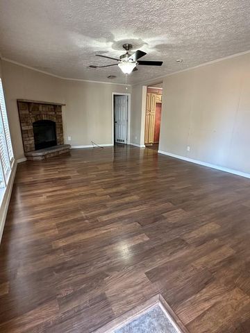 404 River Ridge Circle, Jesup, GA 31545