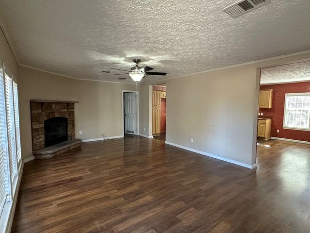 404 River Ridge Circle, Jesup, GA 31545