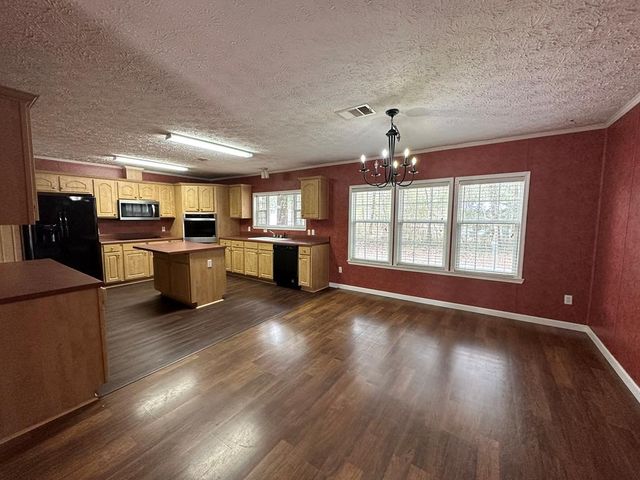 404 River Ridge Circle, Jesup, GA 31545