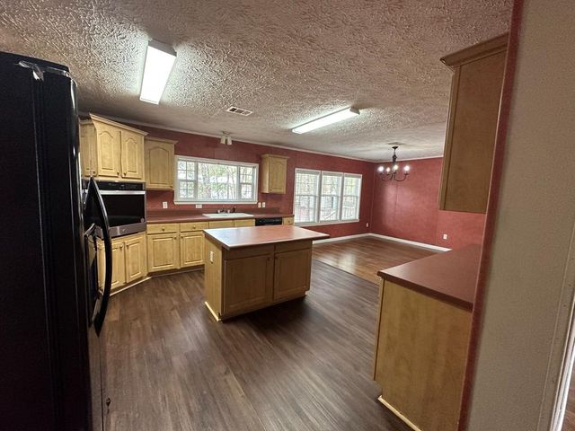 404 River Ridge Circle, Jesup, GA 31545