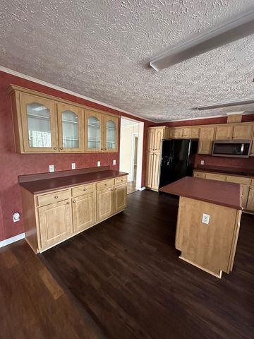 404 River Ridge Circle, Jesup, GA 31545