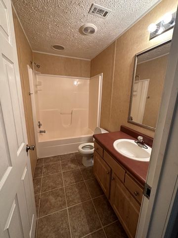 404 River Ridge Circle, Jesup, GA 31545