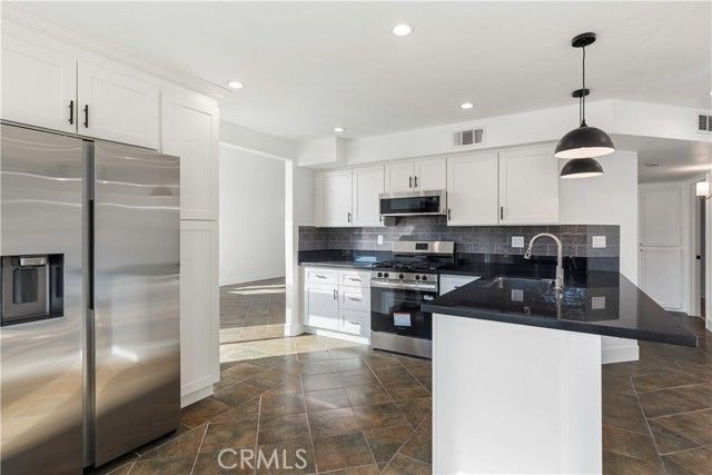 6107 Cartagena Avenue, Bakersfield, CA 93313