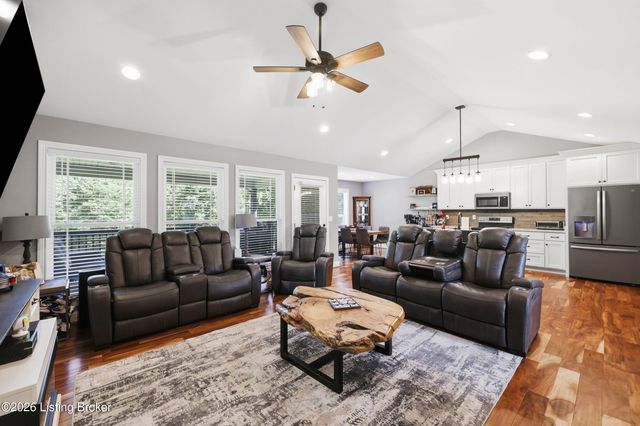 356 Elk Chase Dr, Taylorsville, KY 40071