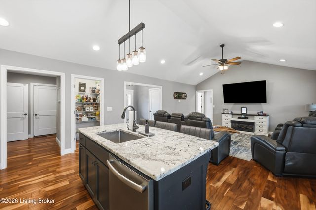 356 Elk Chase Dr, Taylorsville, KY 40071