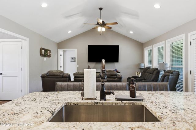 356 Elk Chase Dr, Taylorsville, KY 40071