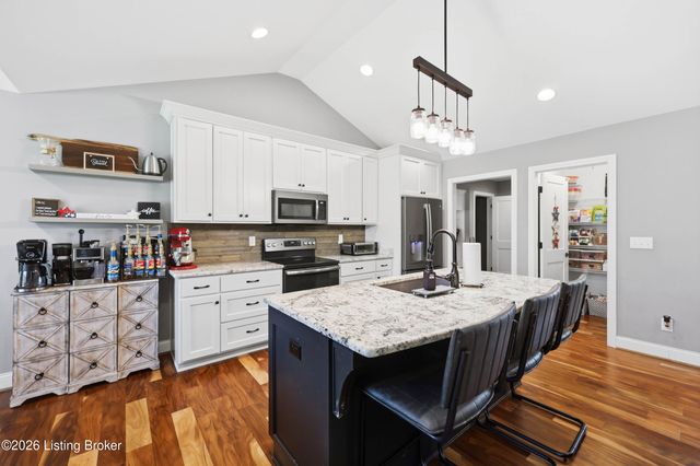 356 Elk Chase Dr, Taylorsville, KY 40071