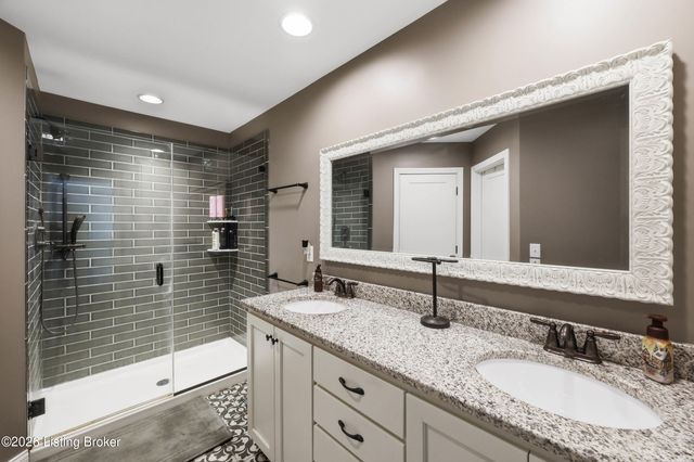356 Elk Chase Dr, Taylorsville, KY 40071