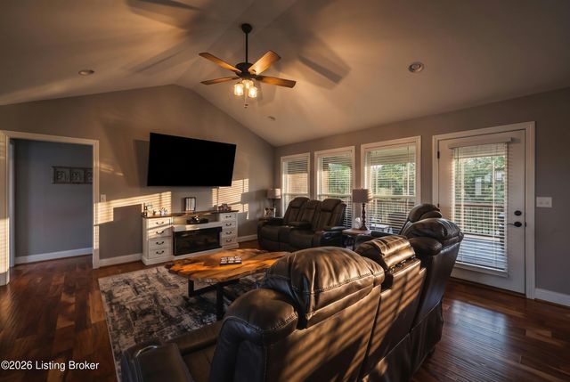 356 Elk Chase Dr, Taylorsville, KY 40071