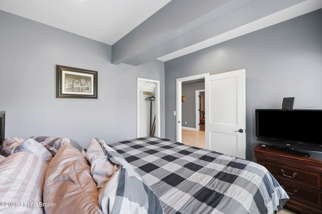 356 Elk Chase Dr, Taylorsville, KY 40071