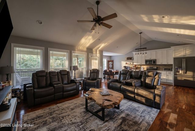 356 Elk Chase Dr, Taylorsville, KY 40071