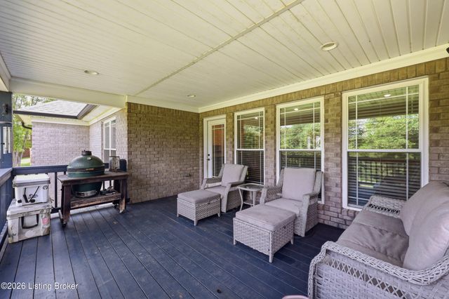 356 Elk Chase Dr, Taylorsville, KY 40071