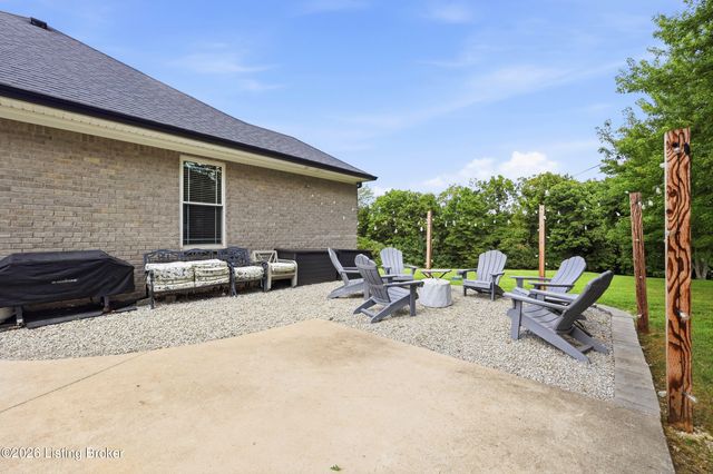 356 Elk Chase Dr, Taylorsville, KY 40071