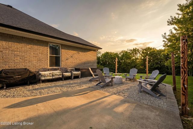356 Elk Chase Dr, Taylorsville, KY 40071