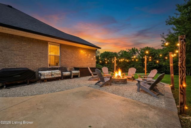 356 Elk Chase Dr, Taylorsville, KY 40071