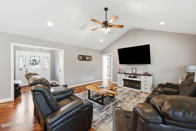356 Elk Chase Dr, Taylorsville, KY 40071
