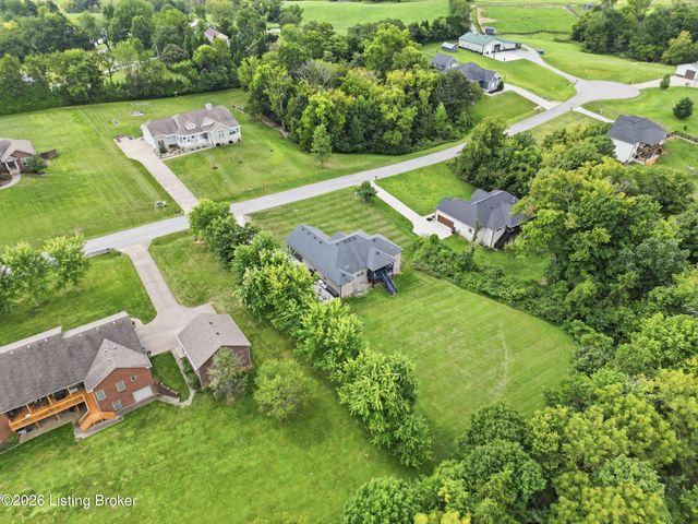 356 Elk Chase Dr, Taylorsville, KY 40071
