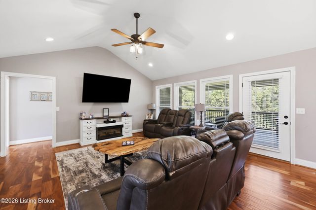 356 Elk Chase Dr, Taylorsville, KY 40071