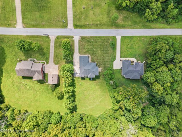 356 Elk Chase Dr, Taylorsville, KY 40071