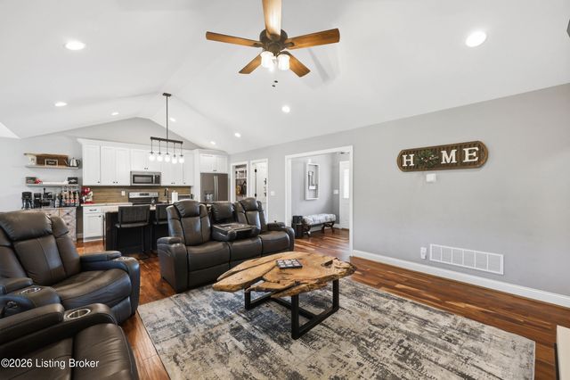 356 Elk Chase Dr, Taylorsville, KY 40071