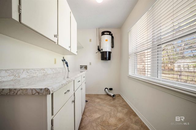 5716 Fairwood Drive, Mobile, AL 36609