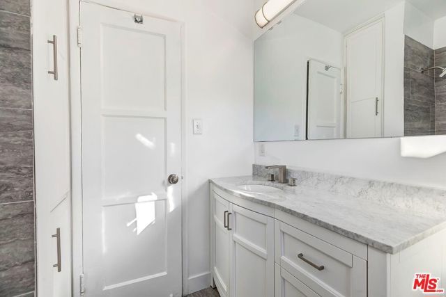 5016 CLINTON Street 5016 - D, Los Angeles, CA 90004