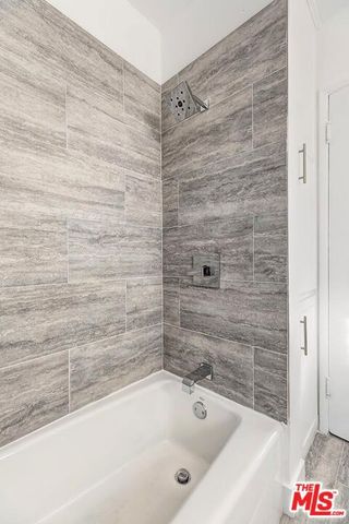 5016 CLINTON Street 5016 - D, Los Angeles, CA 90004