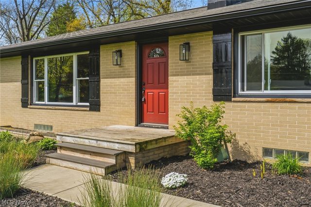 11351 Wilhurst Avenue NE, Hartville, OH 44632